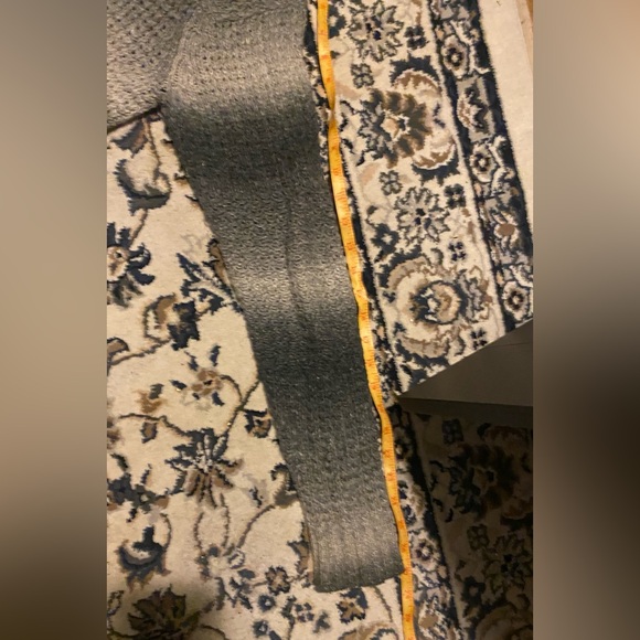 Guess sweater mens fits like M on tag is xs - Picture 3 of 10